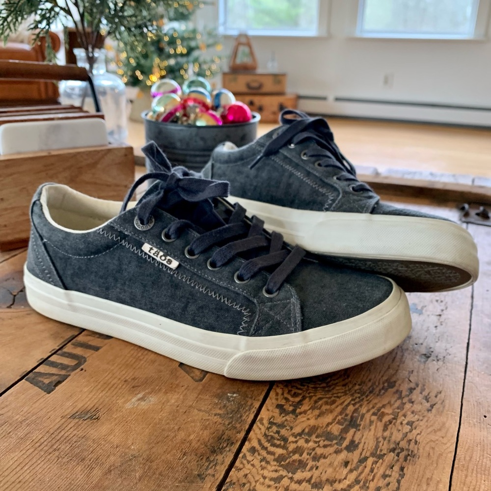 TAOS PLIM SOUL size 9 EUC Black Wash canvas